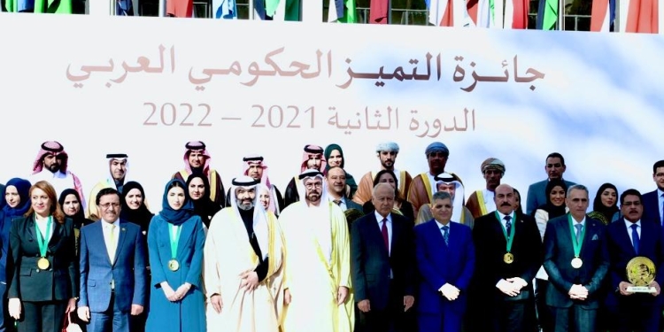 هيئة قناة السويس تحصل على جائزة أفضل هيئة ومؤسسة عربية خلال عام 2022 1