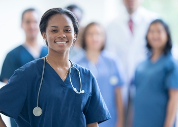 إضراب أكثر من 7 آلاف ممرض وممرضة عن العمل بنيويورك.. ماذا يحدث في أمريكا؟ 5