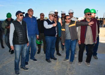 رئيس المقاولون العرب يزور مشروع أبراج مدينة العلمين الجديدة 2