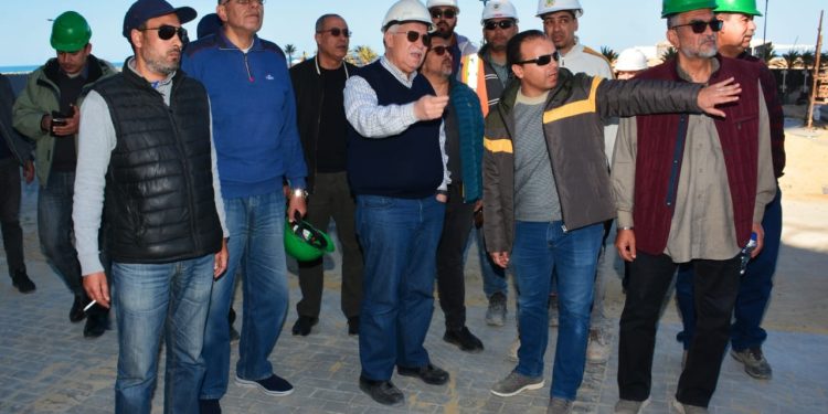 رئيس المقاولون العرب يزور مشروع أبراج مدينة العلمين الجديدة 1