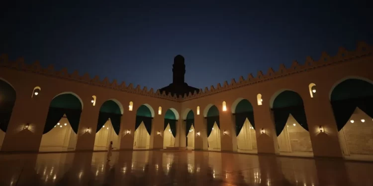 مسجد الحاكم بأمر الله.. تحفة معمارية تستعيد رونقها الأثري 1