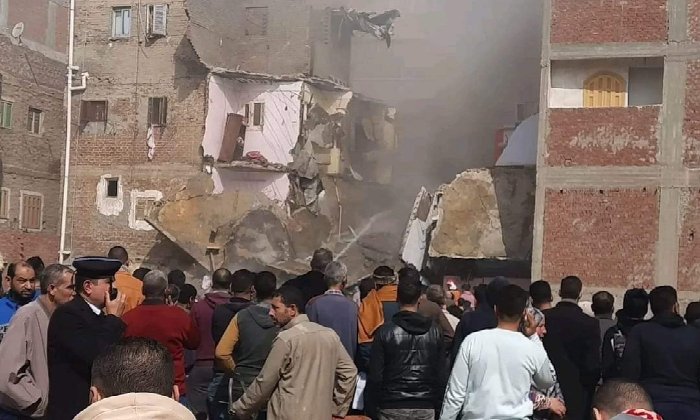 6 وفيات و5 مصابين.. ارتفاع ضحايا عقار الإسكندرية المنهار 1