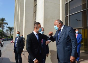 عاجل | وصول وزير خارجية المجر لـ القاهرة للقاء سامح شكري
