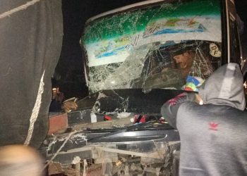 إصابة 15 شخص في حادث تصادم مينى باص بـ المحلة 8