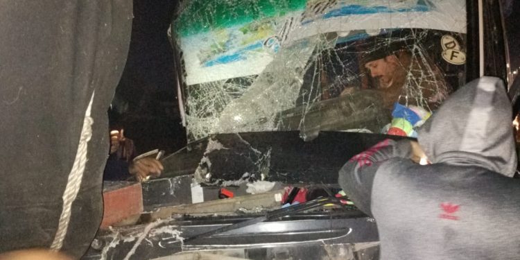 إصابة 15 شخص في حادث تصادم مينى باص بـ المحلة 1