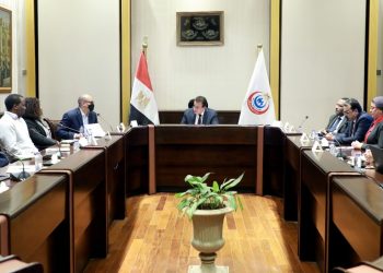 وزير الصحة يبحث مع وفد الاتحاد الإفريقي تعزيز قدرات مصر بمجال إنتاج اللقاحات