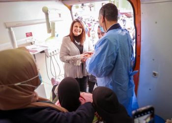الصحة: تنظيم قافلة طبية للأسنان بحي الأسمرات بمشاركة خبير مصري بالخارج