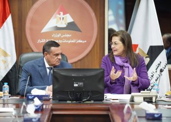 وزيرا التخطيط والتنمية المحلية يناقشان مشروعات برنامج التنمية المحلية بصعيد مصر