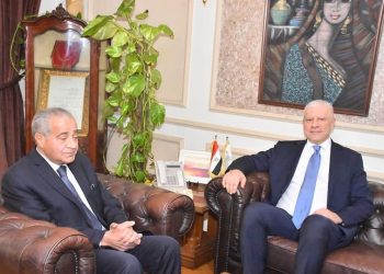 وزير التموين يبحث مع وفد بنك الاستثمار الأوروبي تمويل مشروعات الصوامع بمصر