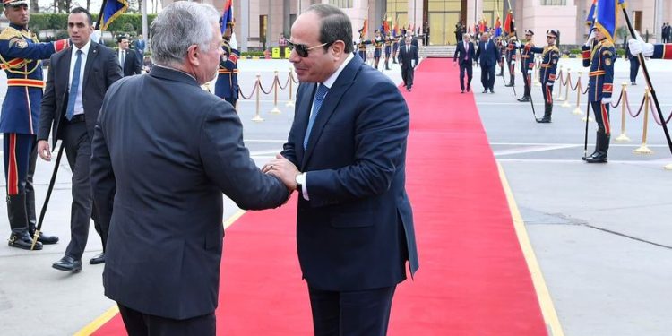 الرئيس السيسي يودع ملك المملكة الأردنية الهاشمية في مطار القاهرة