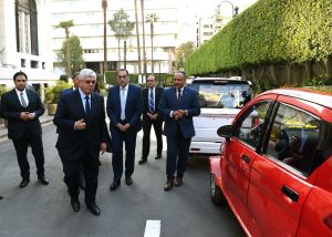 رئيس الوزراء يعقد اجتماعاً لاستعراض مشروع "تصنيع سيارة كهربائية مصرية" 2