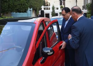 رئيس الوزراء يعقد اجتماعاً لاستعراض مشروع "تصنيع سيارة كهربائية مصرية" 3