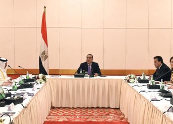 مدبولي: لا يوجد أية قيود قانونية أو تنظيمية تحُد من خروج العوائد لأي مستثمر داخل مصر