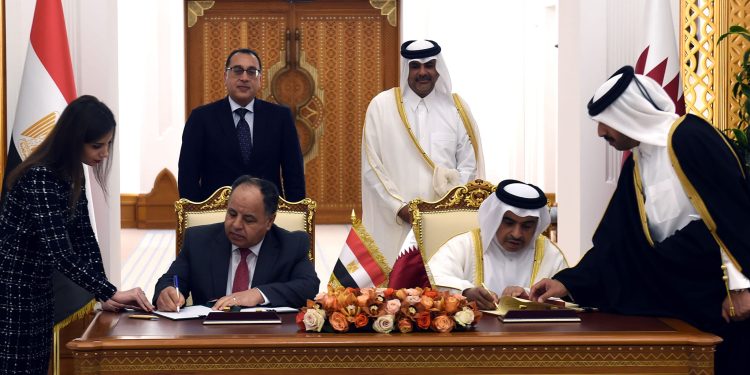 رئيسا وزراء مصر وقطر يشهدان توقيع اتفاقية لإزالة الازدواج بالضريبة على الدخل