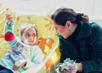 ياسمين رئيس تحتفل مع أطفال مستشفى 57357 بعيد الحب (صور) 3