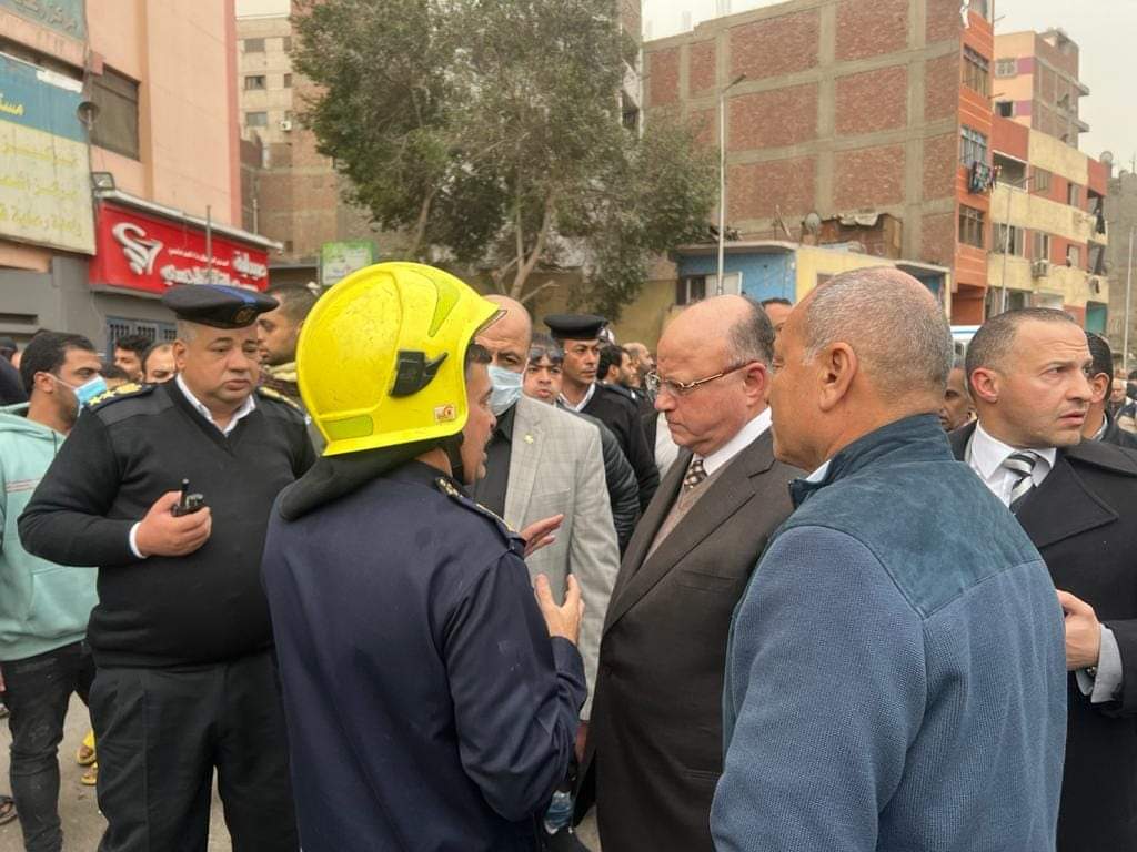 محافظ القاهرة يشرف على عمليات إطفاء حريق بمستشفى في المطرية.. صور 6