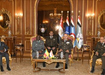 الفريق أسامة عسكر يلتقى رئيس أركان حرب القوات المسلحة البنينى 7