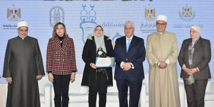 وزيرا الثقافة والتعليم العالي ورئيس مَجمع البحوث الإسلامية يُسلمون جوائز مسابقة "معًا لعودة القيم الإيجابية 1