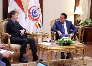 وزير الصحة يستقبل السفير الأسباني لدى مصر لبحث سبل التعاون المشترك 2