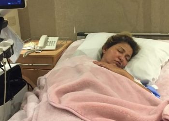 أول ظهور لـ علا غانم من داخل المستشفى بعد خضوعها لعملية جراحية 1