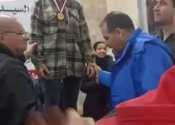 رئيس جامعة قناة السويس يُهنئ الطالبة "هاجر خيرى" لفوزها بذهبية بطولة كأس مصر لرفع الأثقال للمكفوفين