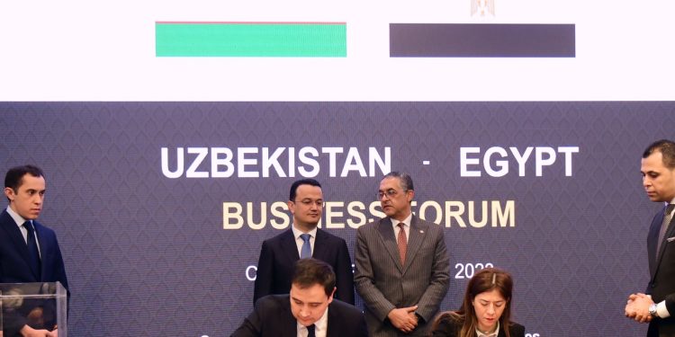 القطاع الخاص المصري يوقع 7 مذكرات تفاهم استثمارية مع الحكومة الأوزبكية 1