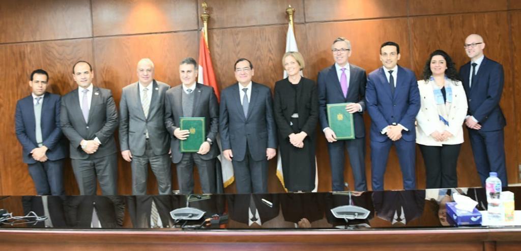 عاجل| اتفاقية لتنفيذ مشروعات إنتاج الأمونيا الخضراء من الهيدروجين الأخضر في مصر 2