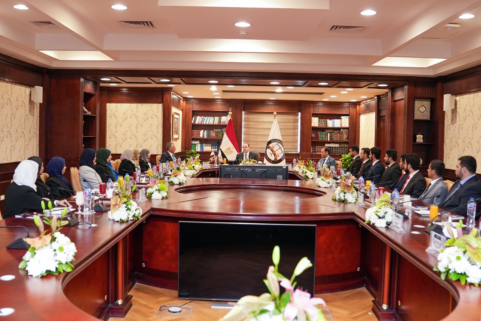 النائبُ العامُّ يلتقي بوفدٍ رفيعِ المستوى من أعضاءِ هيئةِ الادعاءِ بسلطنةِ عمانَ 3
