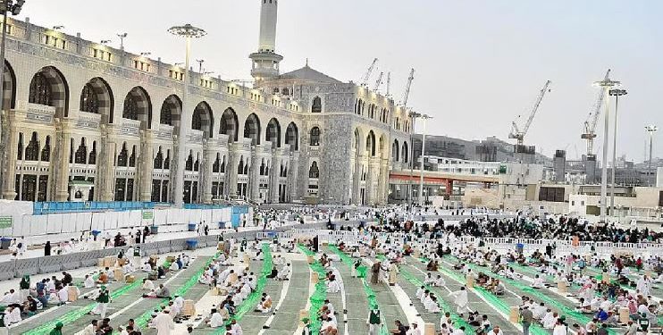 السعودية.. مشروع لرقمنة سفر إفطار الصائمين بالمسجد الحرام خلال رمضان 1