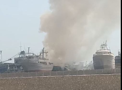 عاجل | حريق يلتهم عددًا من مراكب وسفن ميناء الأتكة بالسويس