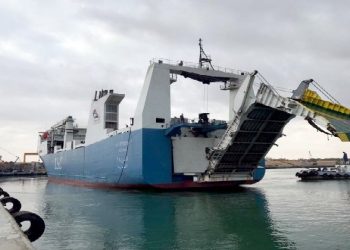 قناة السويس تستقبل أول سفينة رورو على الرصيف التجاري الجديد بعد تطويره 3