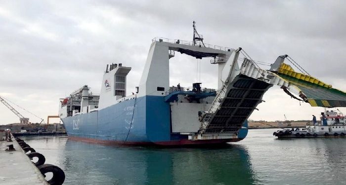 قناة السويس تستقبل أول سفينة رورو على الرصيف التجاري الجديد بعد تطويره 1