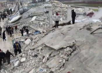 مسؤول سوري: أهل منطقة كاملة تحت الأنقاض لم نبدأ في إنقاذهم 1