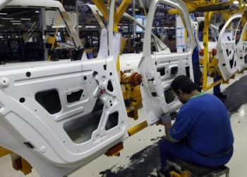 مدبولي: توقيع 3 اتفاقيات لتصنيع 70 ألف سيارة سنويا مع أكبر الشركات المتخصصة 1