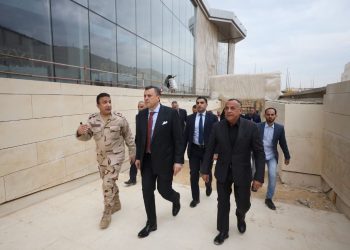 وزير السياحة والآثار يتفقد المتحف المصري الكبير ومراكب خوفو 7