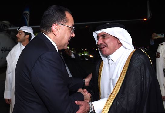 رئيس الوزراء يصل القاهرة بعد زيارة رسمية لـ قطر 1