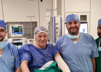 محمد الحلو يغادر غرفة العمليات بعد خضوعه لجراحة تسليك شرايين القدم 1