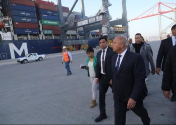 وزير النقل يشهد التشغيل التجريبي لمحطة تحيا مصر بميناء الإسكندرية 4