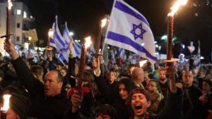 الاحتجاجات تتصاعد في إسرائيل.. وإغلاق طريق تل أبيب 2