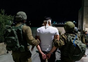 بينهم طفل.. الاحتلال الإسرائيلى يعتقل 10 فلسطينيين بالضفة الغربية 6