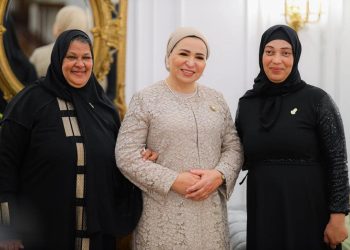 انتصار السيسي: سعادتي بالغة بالحديث مع سيدات مصر الملهمات | صور