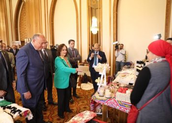 وزير الخارجية يفتتح معرض المنتجات المصرية التراثية «اشترى مصري»