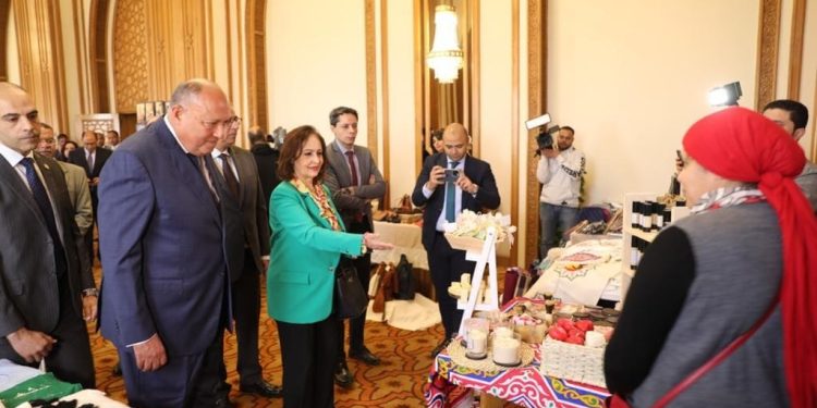 وزير الخارجية يفتتح معرض المنتجات المصرية التراثية «اشترى مصري»