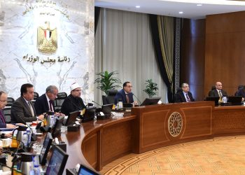 مجلس الوزراء يوافق على مد خدمة 74 طبيبا بشريا ممن بلغوا سن المعاش