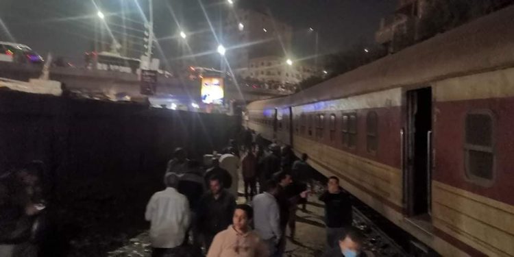 شهود عيان: 11 مصاب في حادث خروج قطار قليوب عن مساره 1