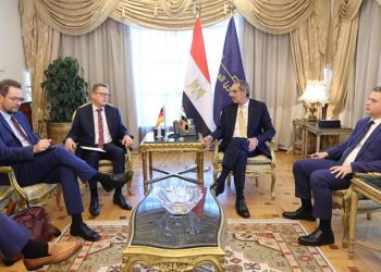 وزير الاتصالات يبحث مع سفير ألمانيا بالقاهرة تعزيز التعاون بين مصر وألمانيا