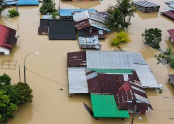 شاهد| فيضانات ماليزيا تتسبب في تهجير 40 ألف من منازلهم 5