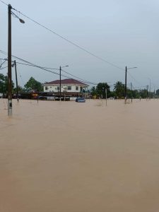 شاهد| فيضانات ماليزيا تتسبب في تهجير 40 ألف من منازلهم 6