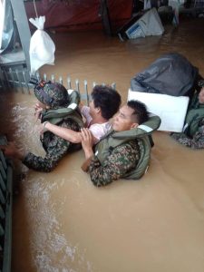 شاهد| فيضانات ماليزيا تتسبب في تهجير 40 ألف من منازلهم 7