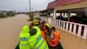 شاهد| فيضانات ماليزيا تتسبب في تهجير 40 ألف من منازلهم 2